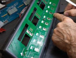 خدمات تخصصی سرویس و نگهداشت تجهیزات پزشکی